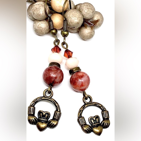 Irish Cork Red Marble Glass Crystal Bronze Claddagh Earrings St. Patrick’s Day - Picture 3 of 4